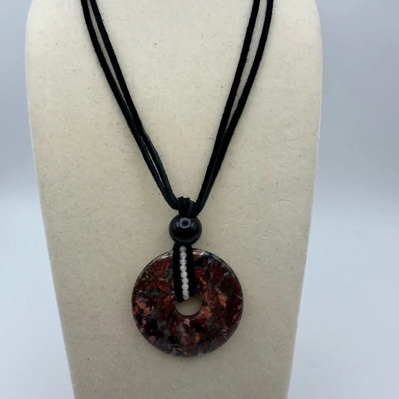 Mexican Crazy Lace Agate Donut Pendant on Genuine Leather - Picture 3 of 13